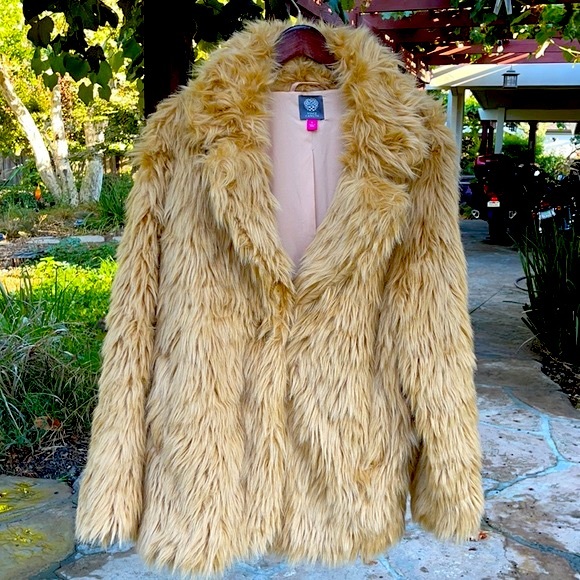 🌺 VINCE CAMUTO; BNWT Faux Fur Coat Misses Sz. XL! - Picture 3 of 16